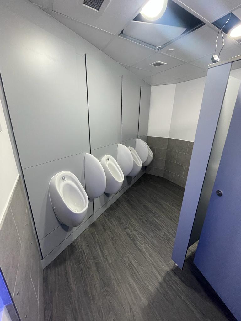 Urinal installation