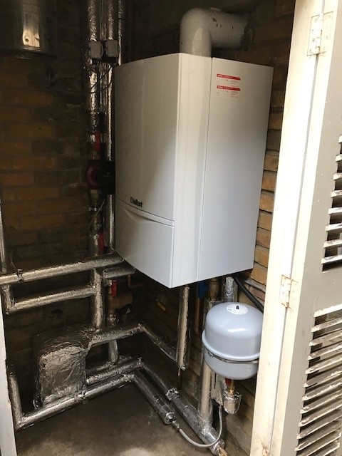 Wall-mounted boiler installation